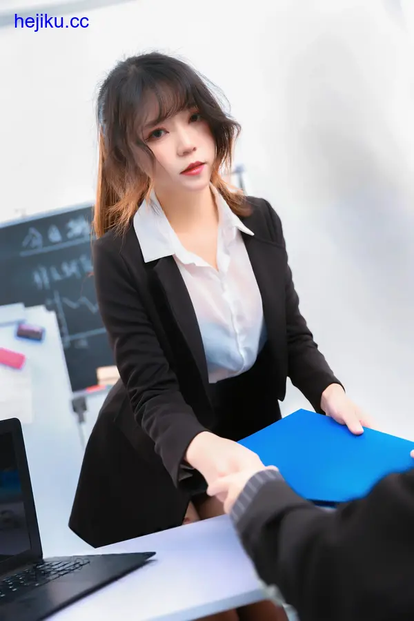 Leah梓未 – 全套作品及随包视频[2026.4月-更新至5期-共11G]