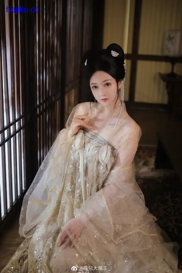 露兒大魔王 – 全套作品及随包视频[2026.4月-更新至11期-共1.8G]