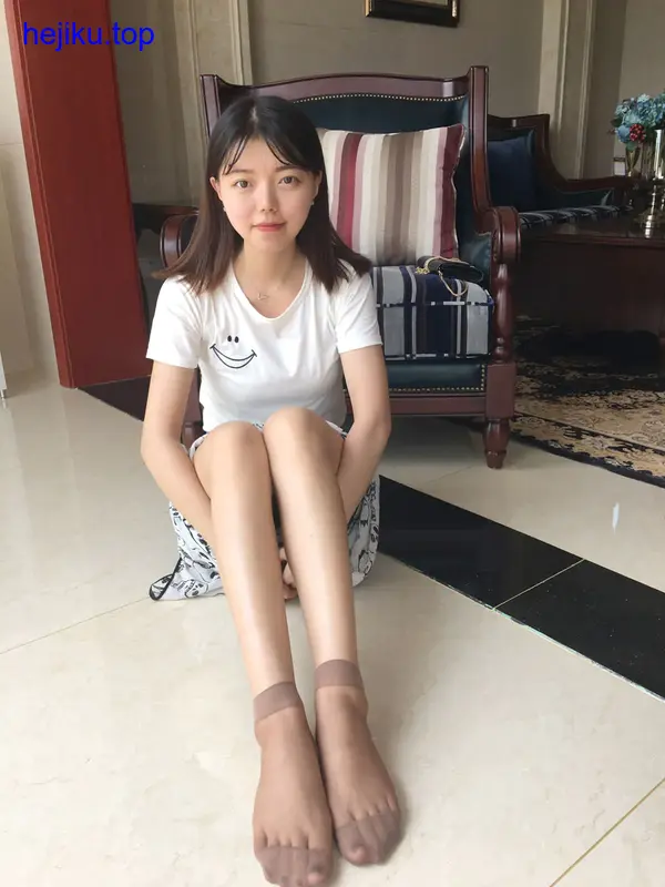 学妹校园寝室丝短袜美脚 – 全套作品及随包视频[2026.10月-更新至42期-共8.38G]