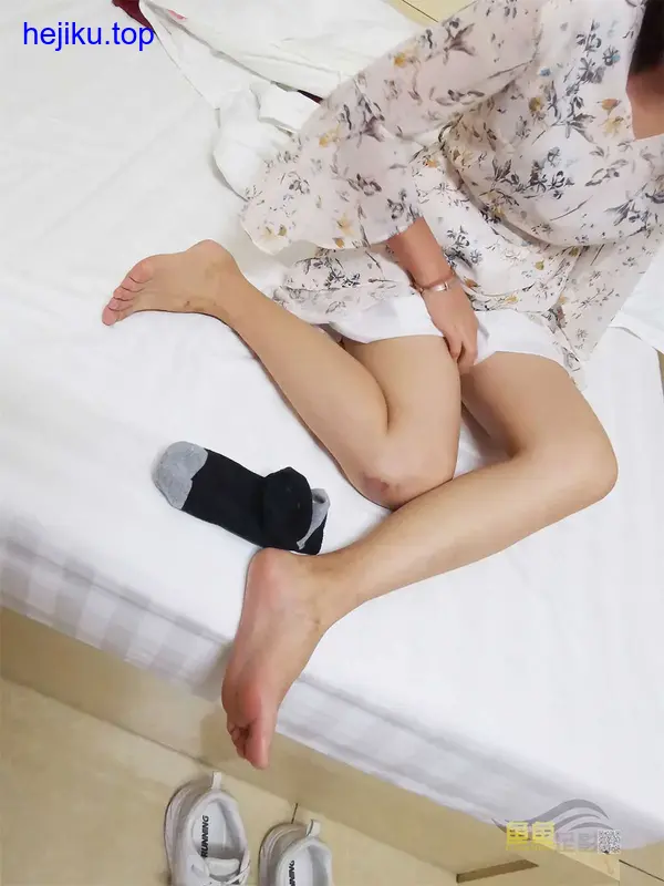 鱼鱼足影 – 全套足袜写真&amp;视频[2026.10月-更新至91期-共36.7G]